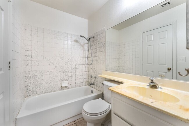 Building Photo - Charming Two-Story Home with Spacious Layout and Cozy Appeal!