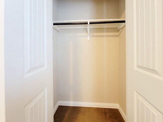 Building Photo - Nice 3/BR 2/BA – Cozy & Comfortable Living