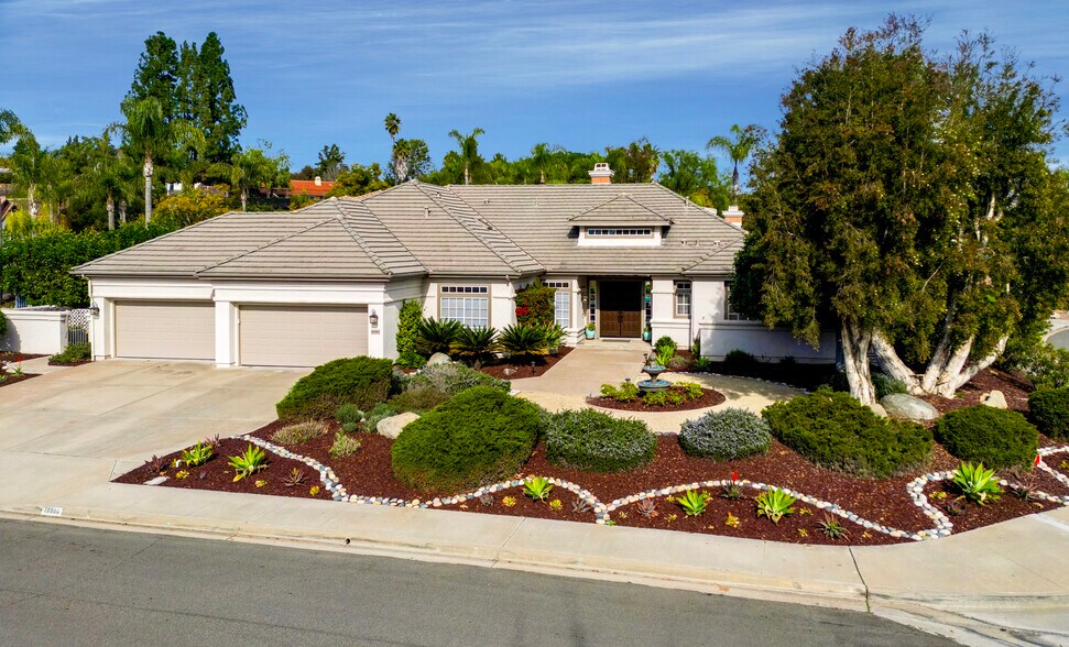 Front - 16880 Saint James Dr