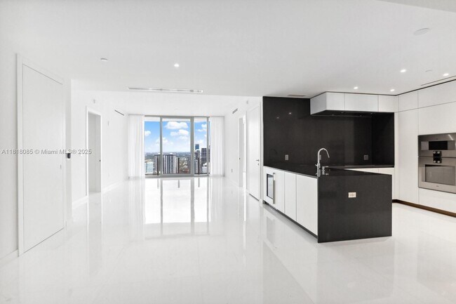 Building Photo - 300 Biscayne Blvd Way