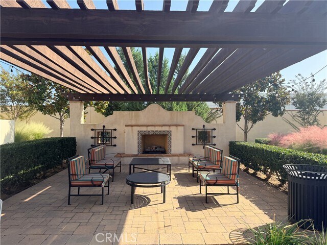 Building Photo - 818 Santa Fe Ave