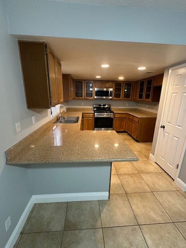 Building Photo - 2 bedroom one story. NO CARPET!