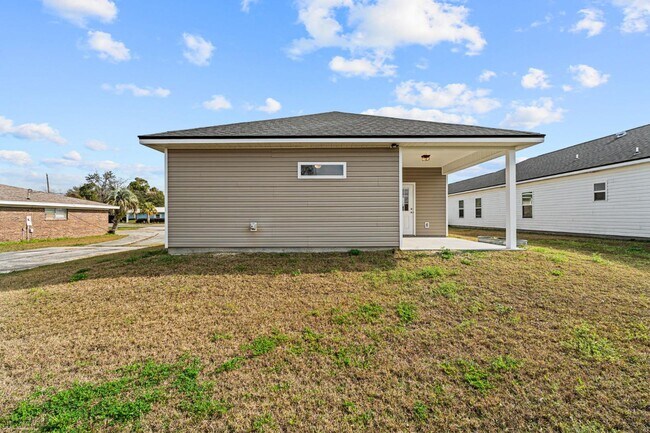 Building Photo - 2811 N Panama Ave