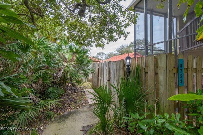 Building Photo - 8753 Live Oak Ct