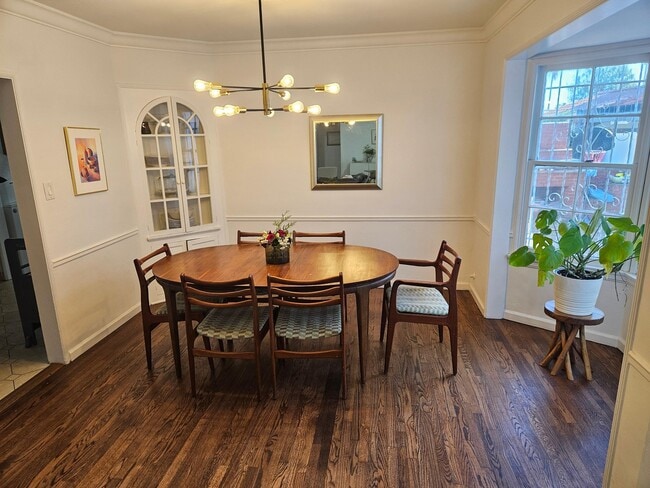 Building Photo - 9022 Alcott St