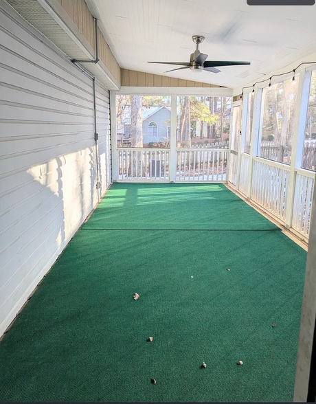 Building Photo - Room in House on Golden Oak Ct