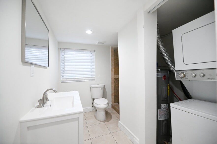 Building Photo - 2507 N 66th Ave
