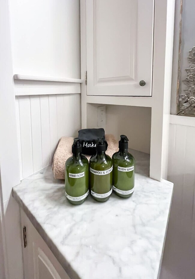 Building Photo - 522 Cascade Dr