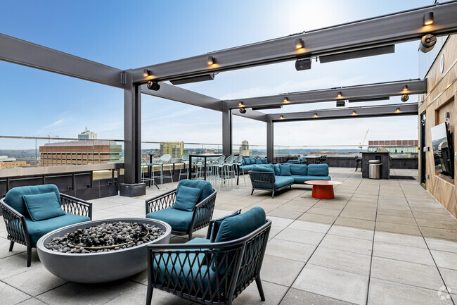 Rooftop Lounge - Vic Village South