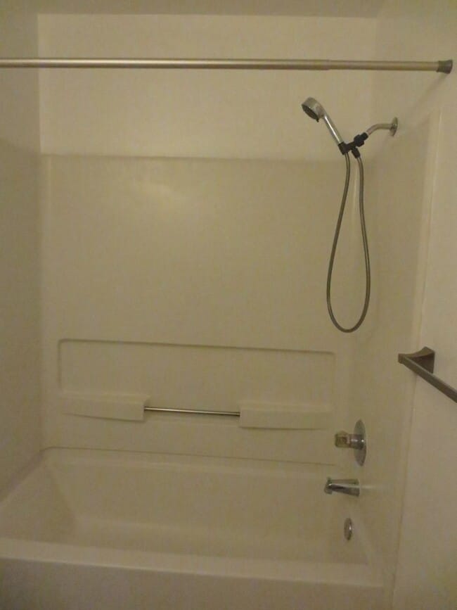 Building Photo - 2 BR, 1 BA Condo Military HWY & Indian Riv...