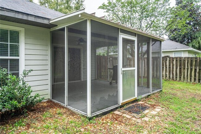 Building Photo - 7136 SW 81st Dr