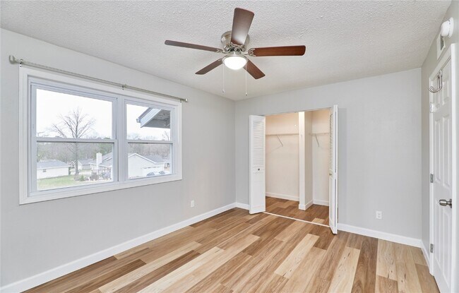 Building Photo - 2402 Savoy Dr