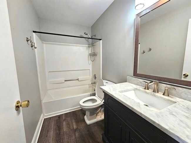 Building Photo - 306 Parkside Dr