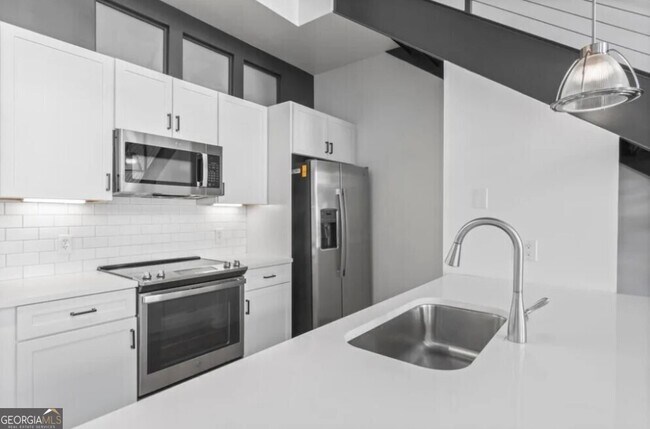 Building Photo - 230 18th St NW