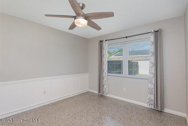 Building Photo - 215 N Riverside Dr