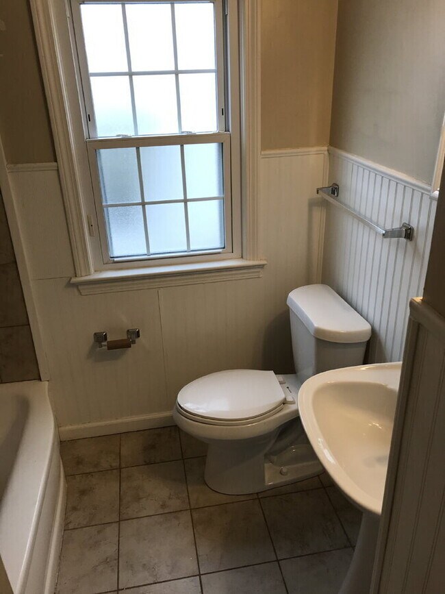 Building Photo - 18308 Edinboro Ave