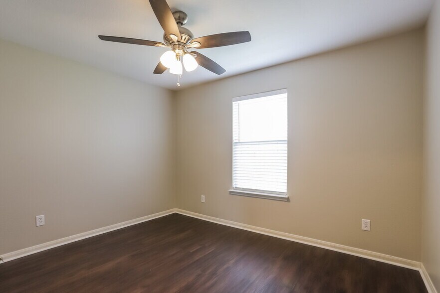 Building Photo - 4010 Cozy Trail Ct