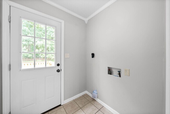 Building Photo - 541 Donna Dr