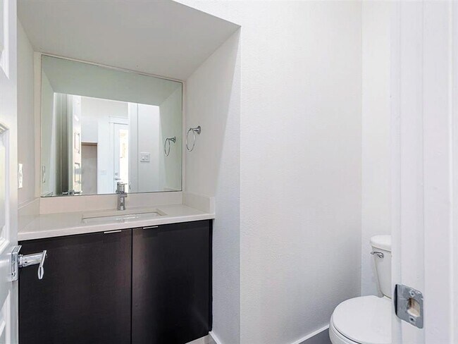 Building Photo - 2531 Hollister St