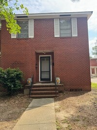 Building Photo - Available Now! The Villa Condo 3 BR Must See