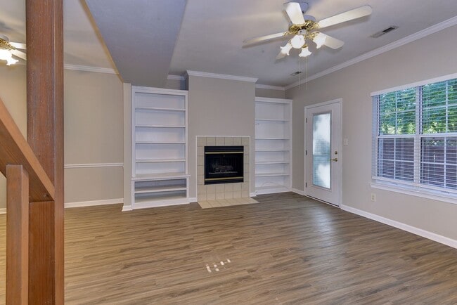 Building Photo - Convenient Coventry Townhome