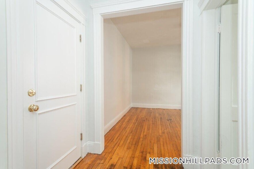 Building Photo - 49 Worthington St