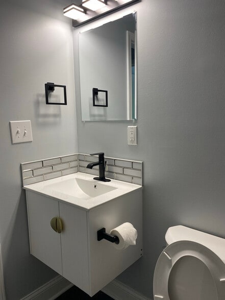 Building Photo - 2521 Quincy St