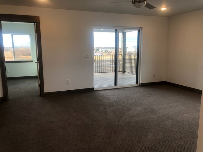 Building Photo - Two Story Town-Home! 3 Bedroom/ 2.5 Bath + 2nd Living Room! Oversized Rooms