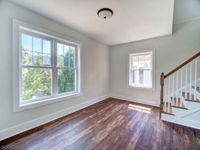 Building Photo - 60 Montague Pl
