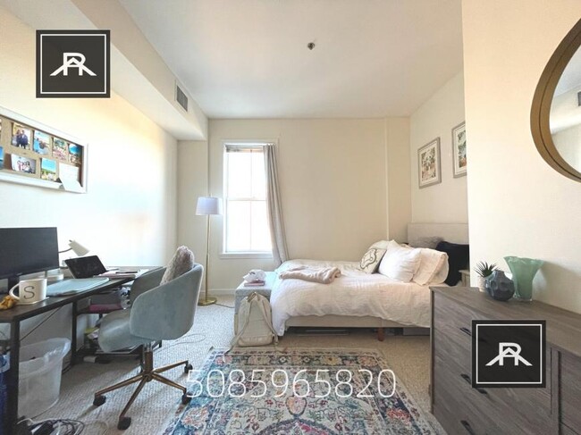 Building Photo - 3 bedroom in Brookline MA 02445