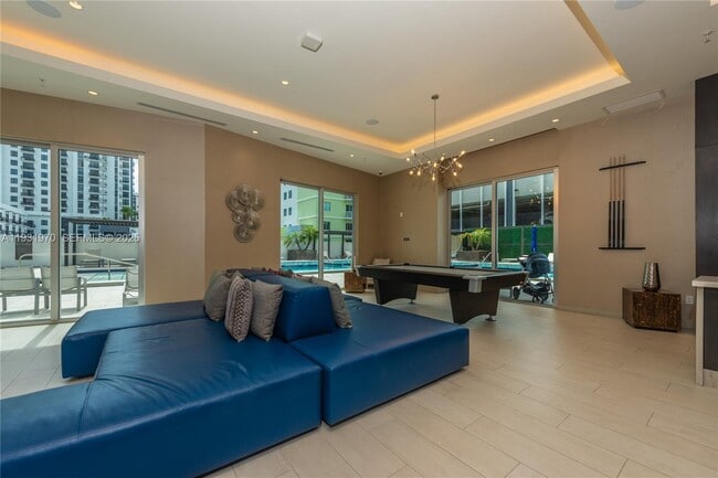 Building Photo - 1010 SW 2nd Ave