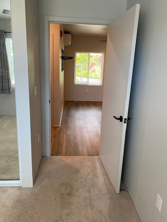 Building Photo - Modern 1-Bdrm/1-Bath Ground Level Corner U...