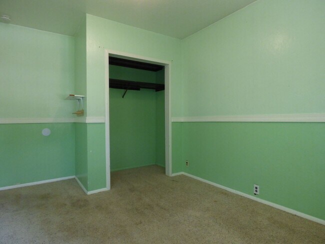 Building Photo - 3 Bedroom 1 Bath Home