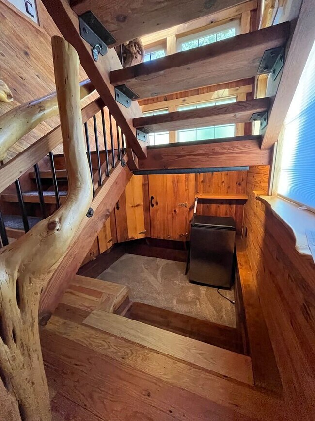 Building Photo - Custom Rustic 4-Bdr on beautiful 5 acres with Greenhouse in Sisters!