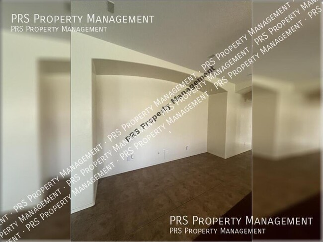 Building Photo - 576 E Julian Dr