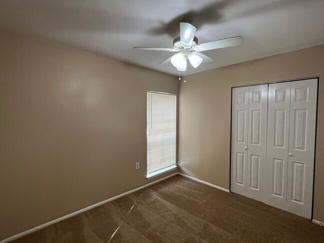 Building Photo - 103 Meadow Way