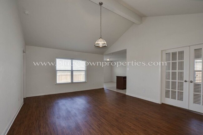 Building Photo - 2221 Meadow Dr
