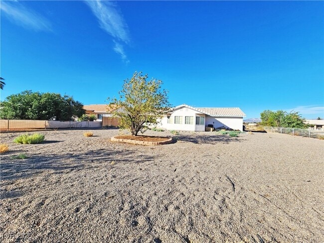 Building Photo - 2341 Yakima Ave