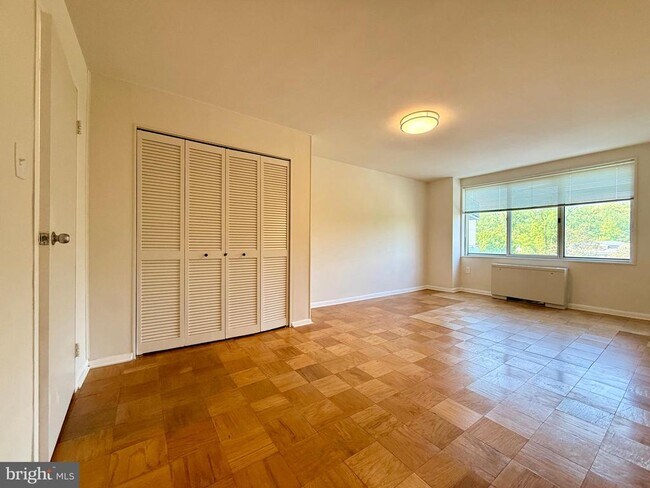 Building Photo - 10201 Grosvenor Pl