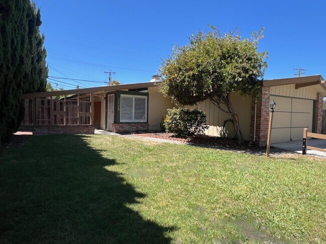 Building Photo - 1208 Tucson Ave