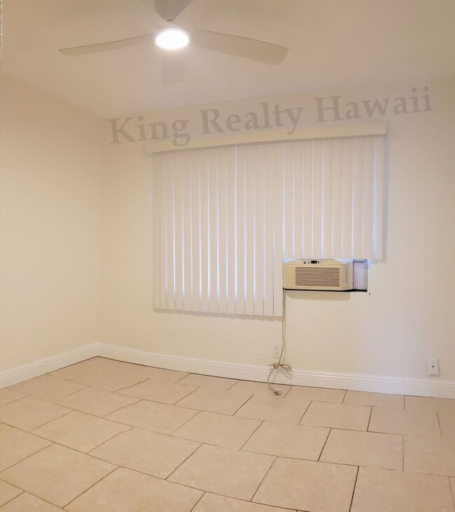 Building Photo - 4 br / 3 bath w/Lg Lanai &detached office ...