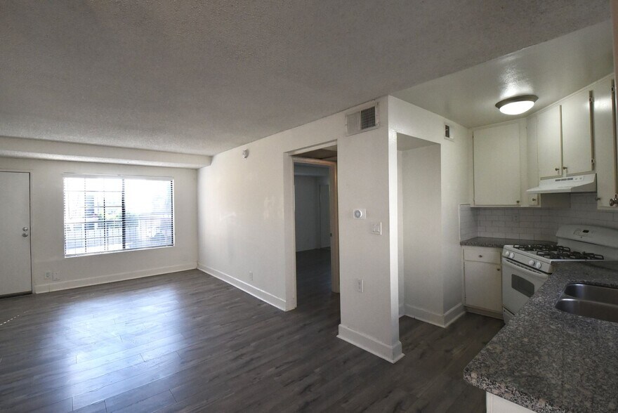 Building Photo - 5921 Whitsett Ave