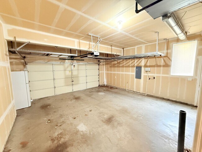 Building Photo - Spacious 4-Bedroom Home with Bonus Room, Trex Deck & Pergola in Prime Maple Valley