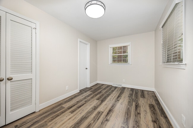 Building Photo - 3900 Sedgegrove Rd