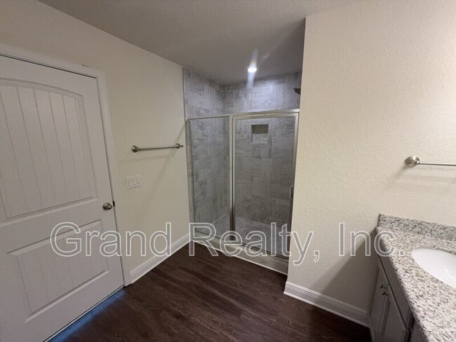 Building Photo - 4397 Village Oak Ln