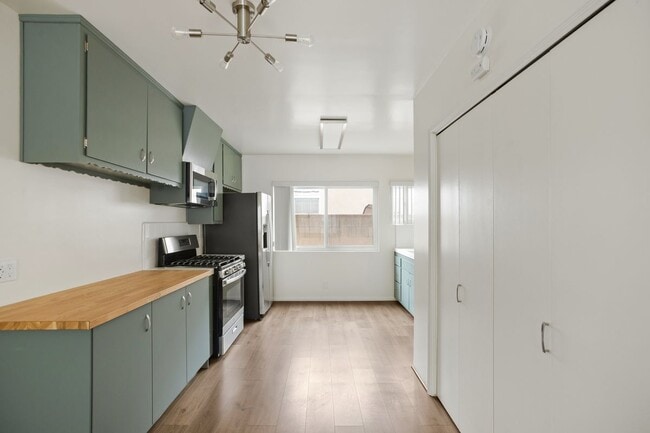 Building Photo - 740 W 27th St