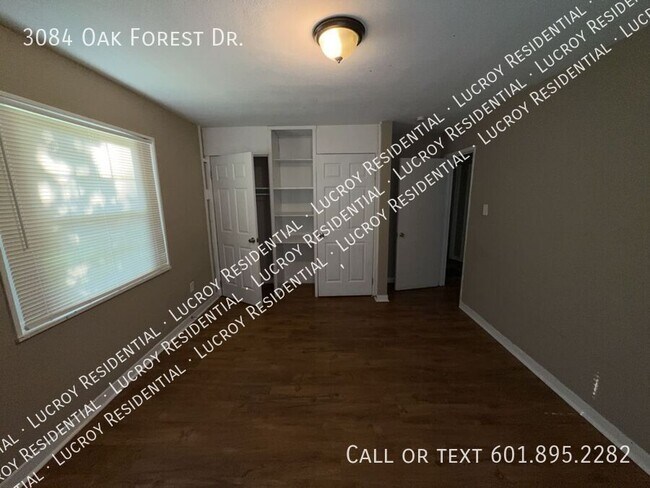Building Photo - 3084 Oak Forest Dr