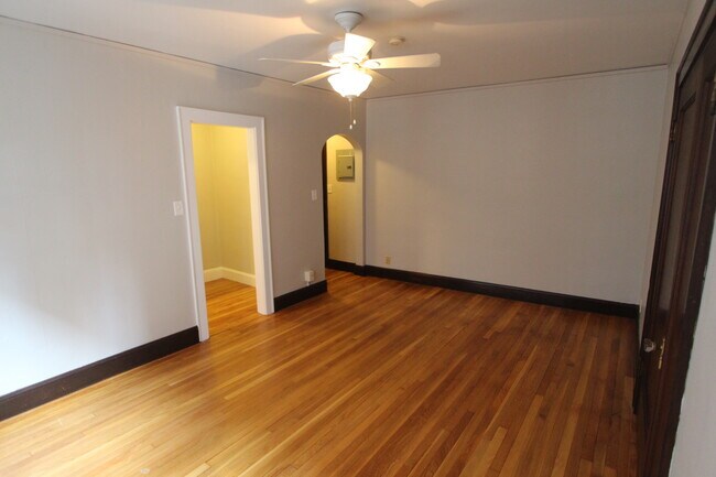 Building Photo - 115 College Ave