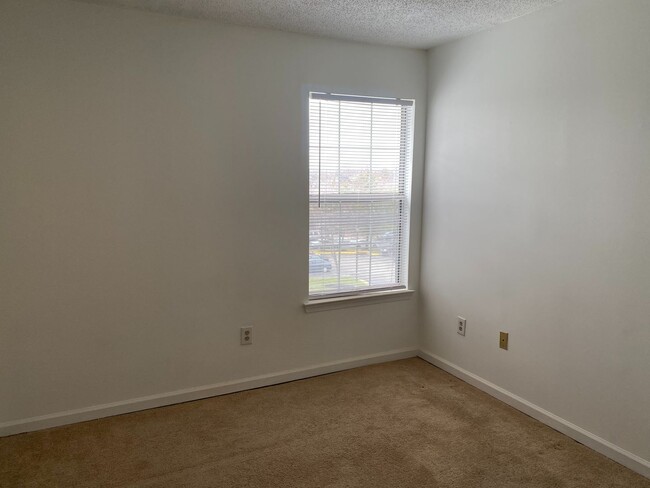 Building Photo - Lovely 1 Bedroom Apartment Laurel!