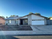 Building Photo - Stunning 3 Bedroom 2 Bath